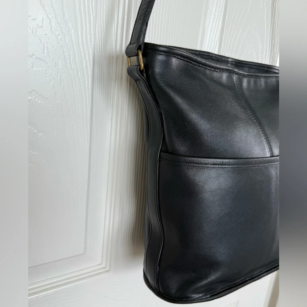 Vintage Coach Navy Leather Shoulder Bag - Picture 4 of 13